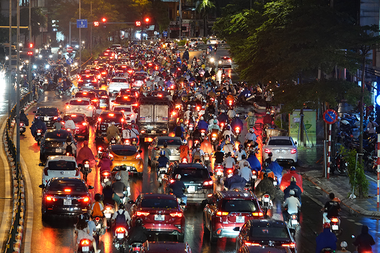 Hướng dẫn di chuyển cho người dân về Hà Nội khi thành phố chuyển cấp độ dịch từ 'Xanh' sang 'Vàng'